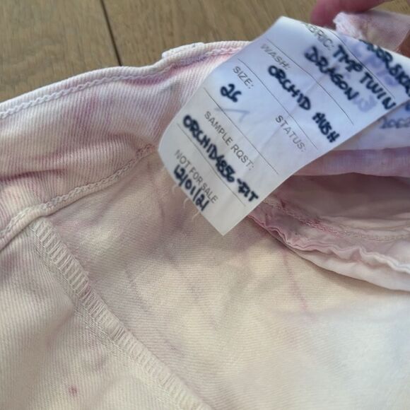 MID RISE 4" SHORT // FRAY HEM joe’s jeans tie-dye - Picture 4 of 5